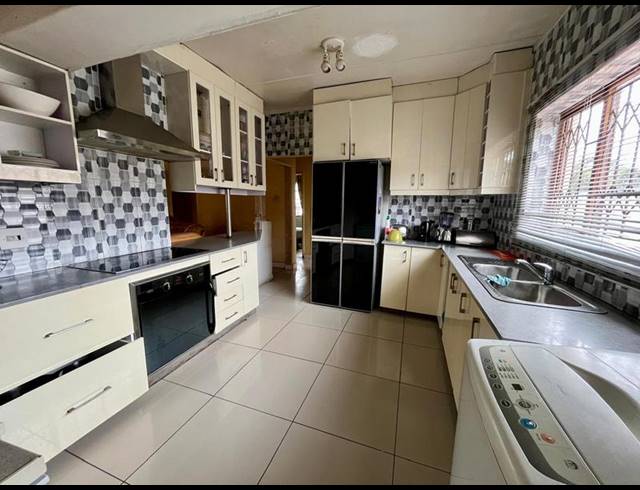 4 BEDROOM HOUSE FOR SALE IN MALVERN